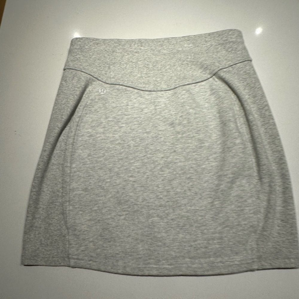 Lululemon Light Gray Women's Knit Mini Skirt - Picture 5 of 6